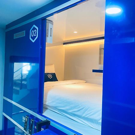 Hotel Rosalyne Sleepbox Malioboro 3 à Yogyakarta Extérieur photo