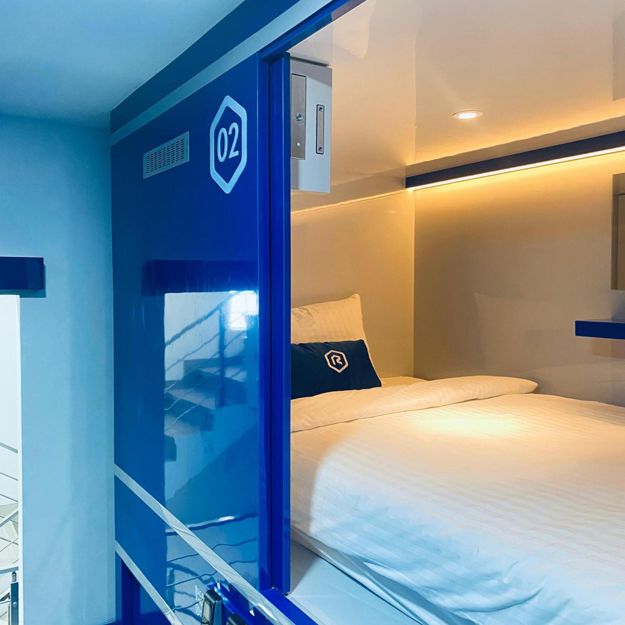 Hotel Rosalyne Sleepbox Malioboro 3 à Yogyakarta Extérieur photo
