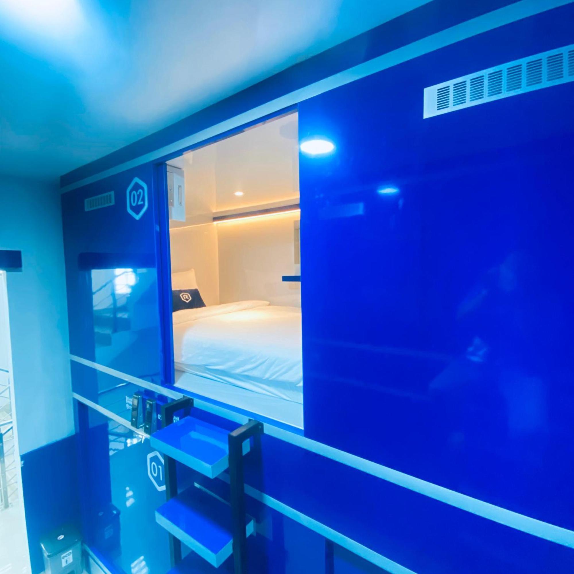 Hotel Rosalyne Sleepbox Malioboro 3 à Yogyakarta Extérieur photo