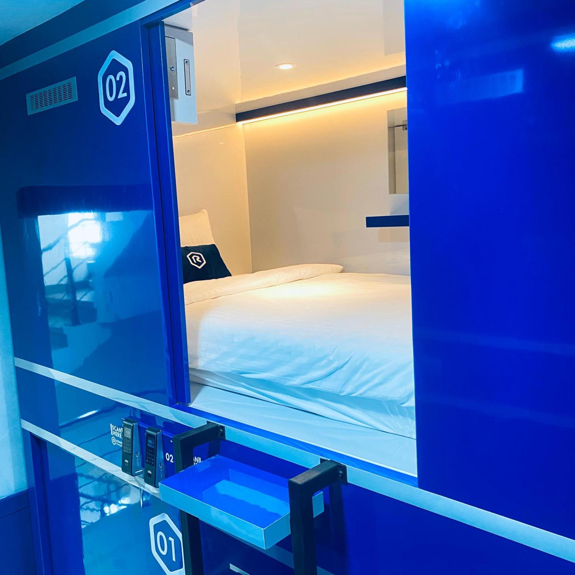 Hotel Rosalyne Sleepbox Malioboro 3 à Yogyakarta Extérieur photo