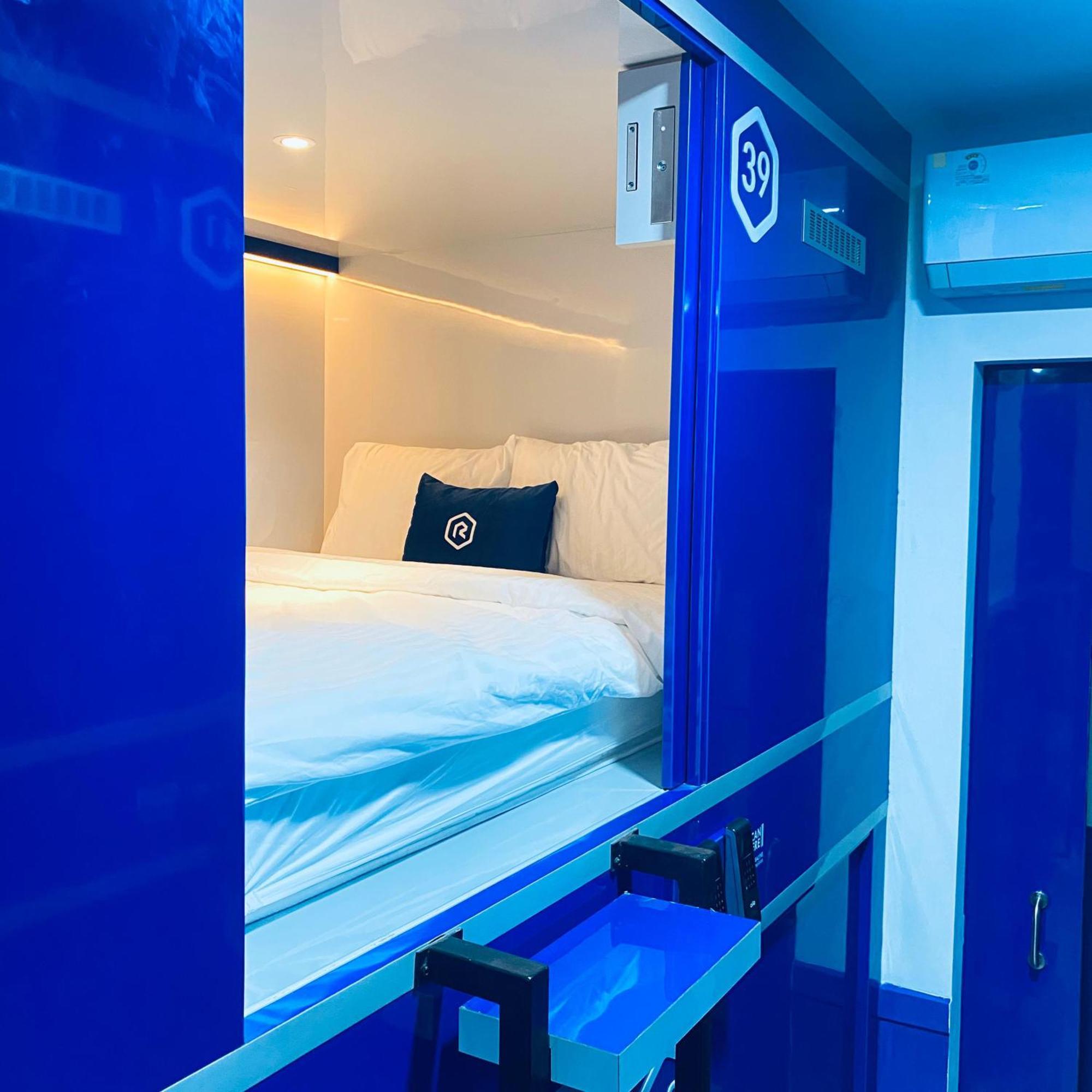 Hotel Rosalyne Sleepbox Malioboro 3 à Yogyakarta Extérieur photo