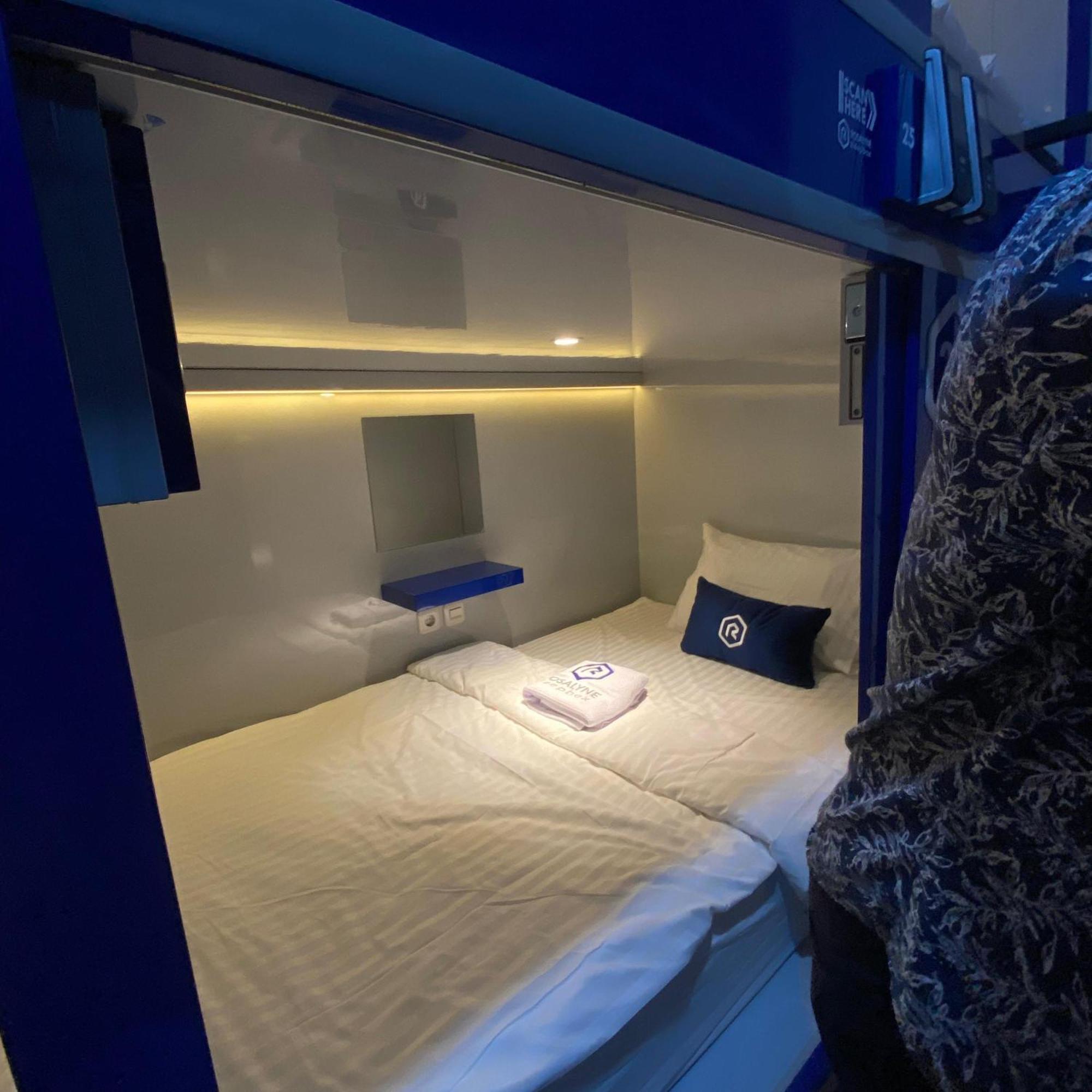Hotel Rosalyne Sleepbox Malioboro 3 à Yogyakarta Extérieur photo