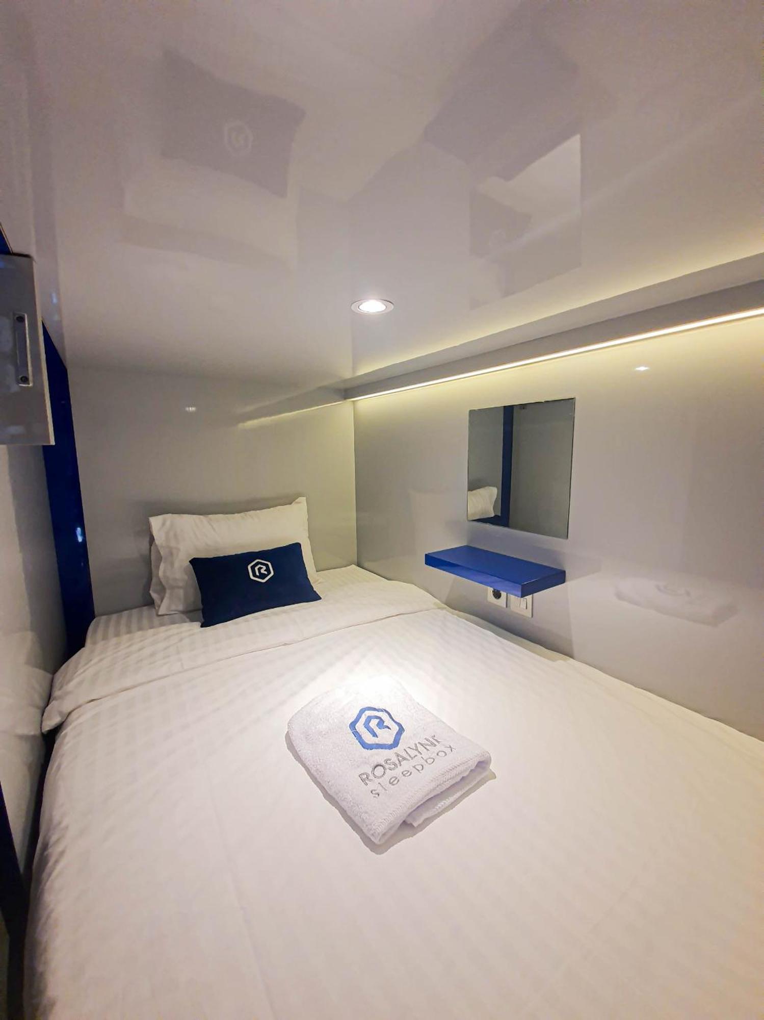 Hotel Rosalyne Sleepbox Malioboro 3 à Yogyakarta Extérieur photo