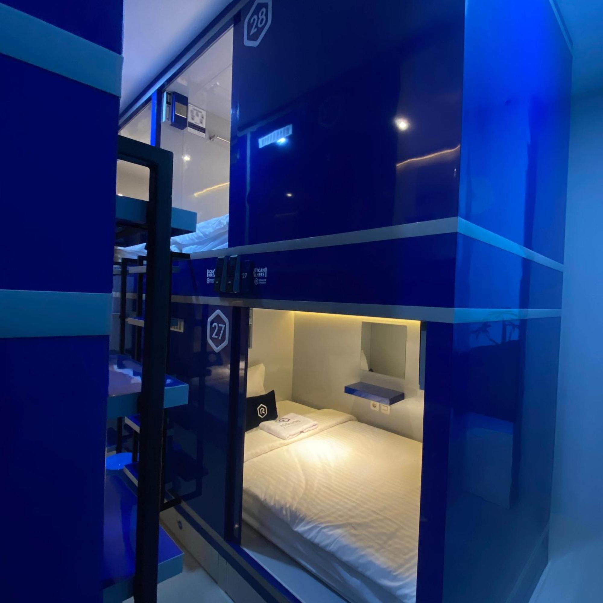 Hotel Rosalyne Sleepbox Malioboro 3 à Yogyakarta Extérieur photo