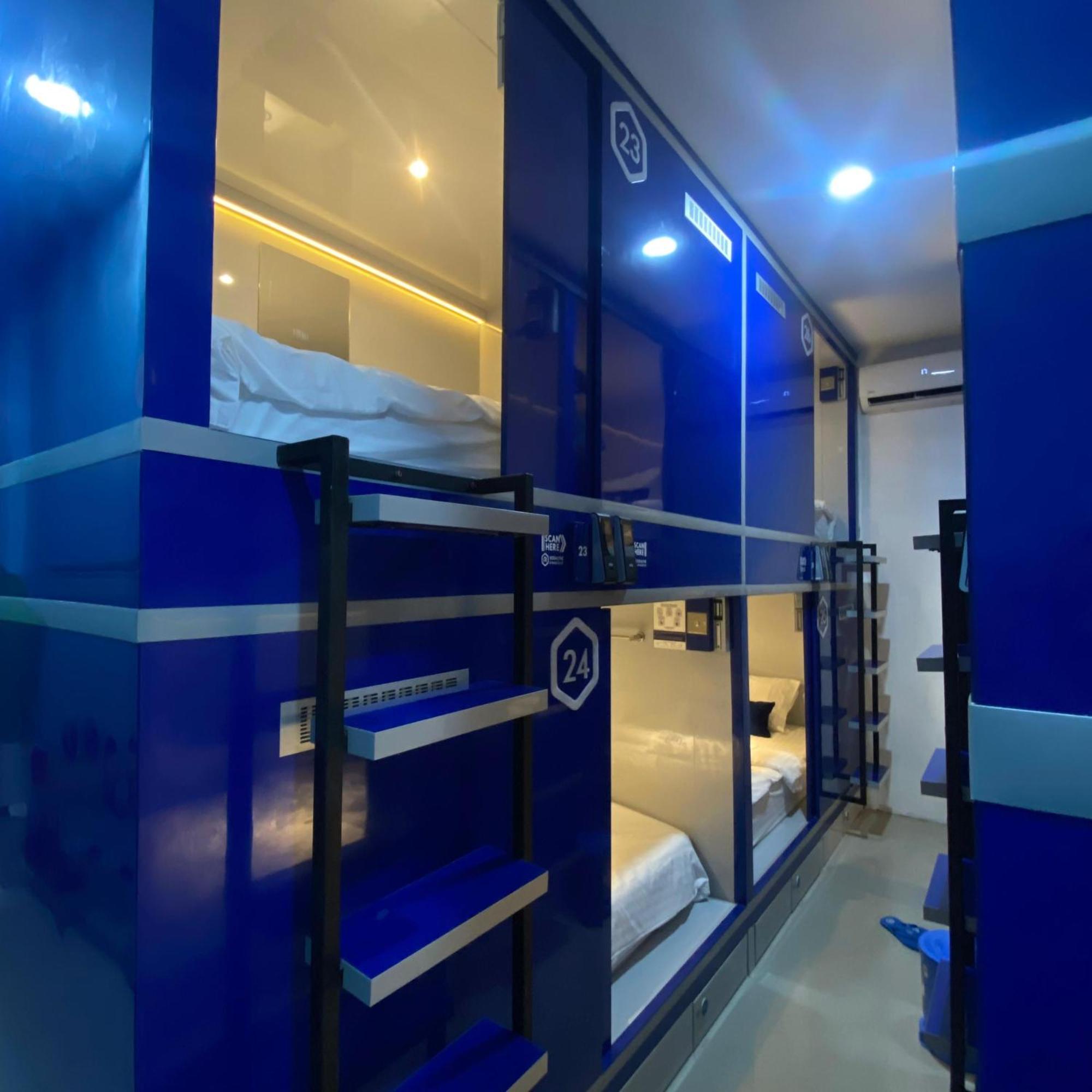 Hotel Rosalyne Sleepbox Malioboro 3 à Yogyakarta Extérieur photo