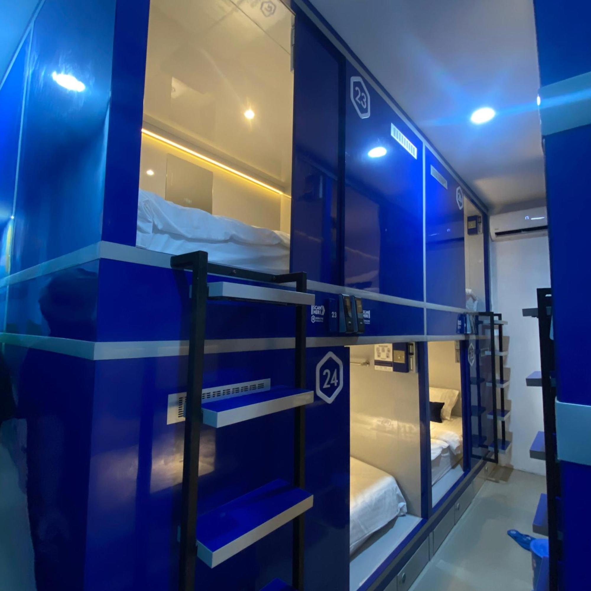 Hotel Rosalyne Sleepbox Malioboro 3 à Yogyakarta Extérieur photo