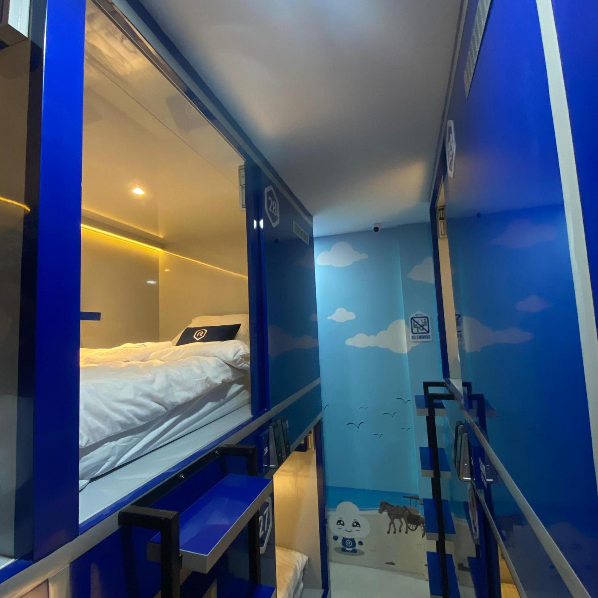 Hotel Rosalyne Sleepbox Malioboro 3 à Yogyakarta Extérieur photo