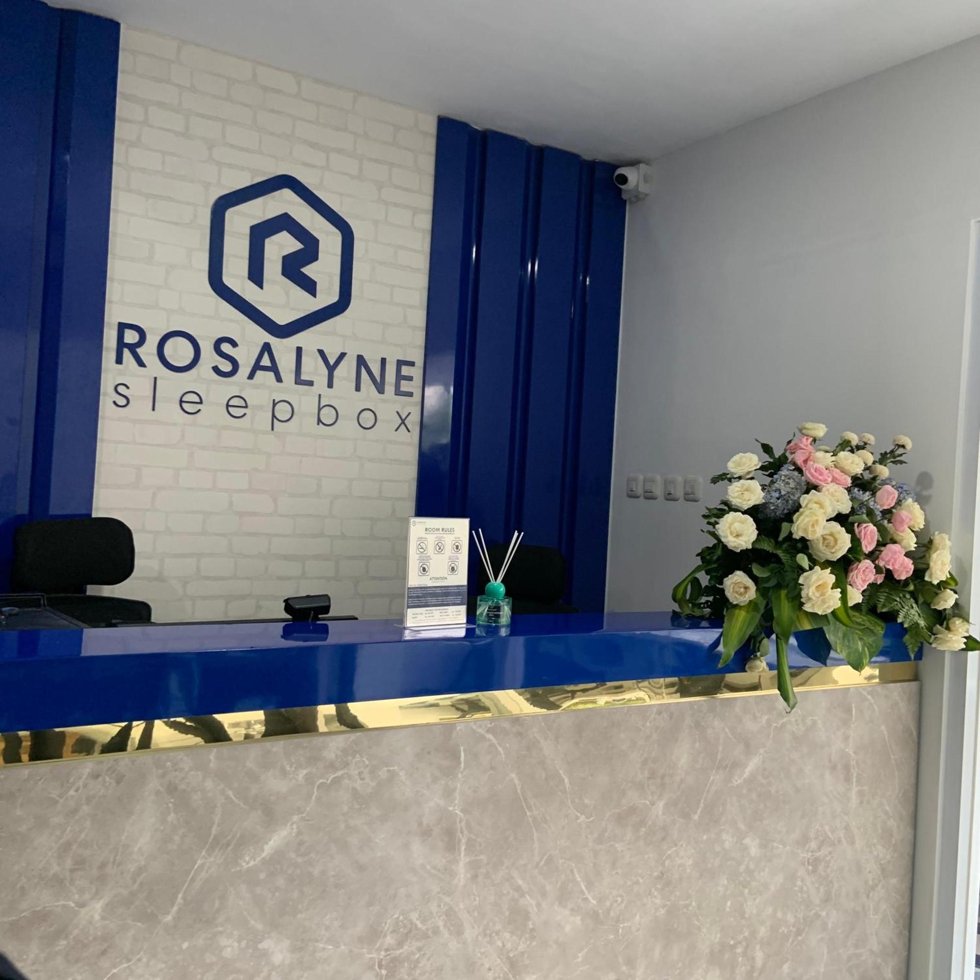 Hotel Rosalyne Sleepbox Malioboro 3 à Yogyakarta Extérieur photo